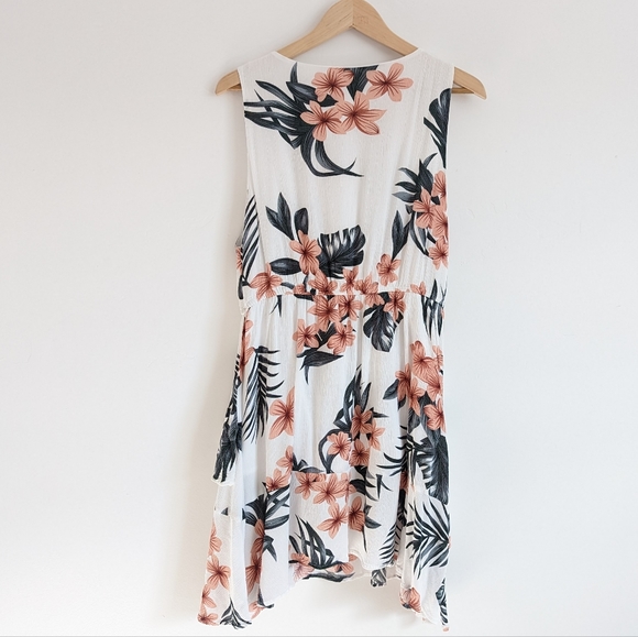 FINAL SALE 🌿POL BOTANICAL DRESS🌿 - Picture 4 of 8